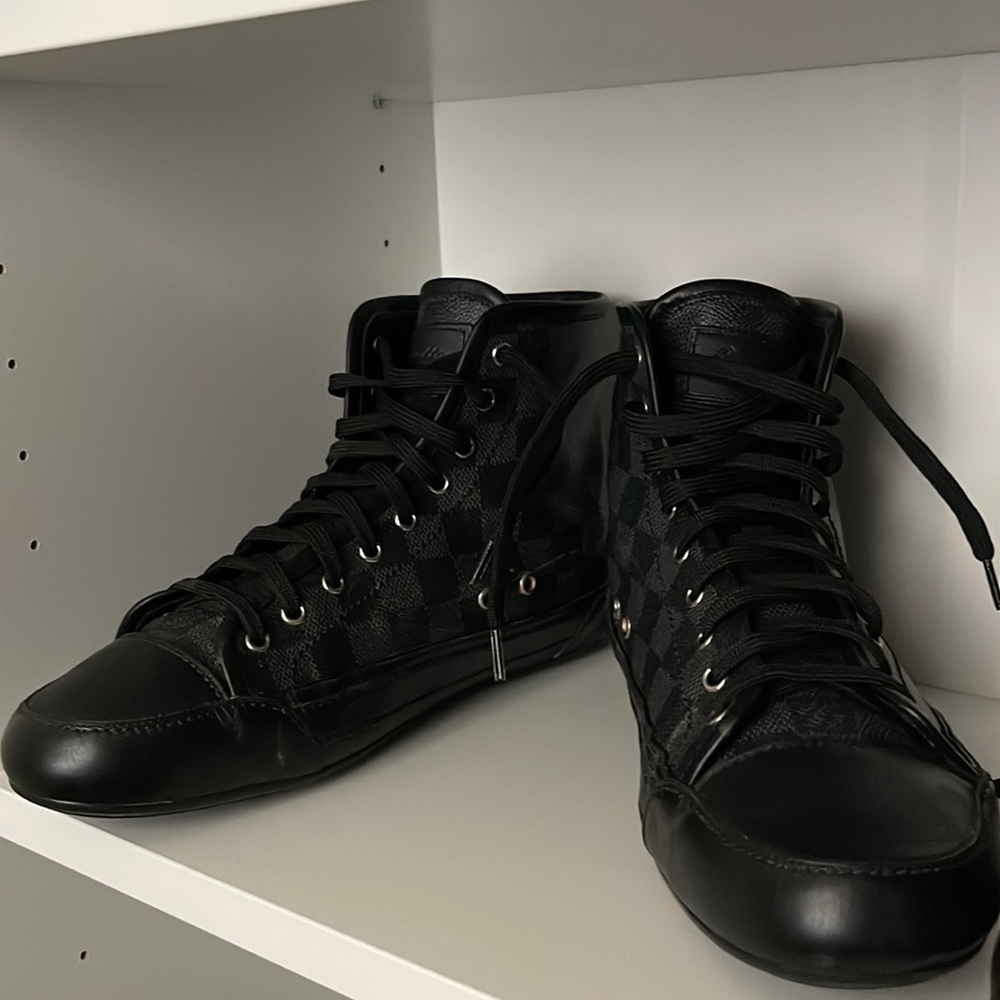 Men’s Louis Vuitton sneakers size 8